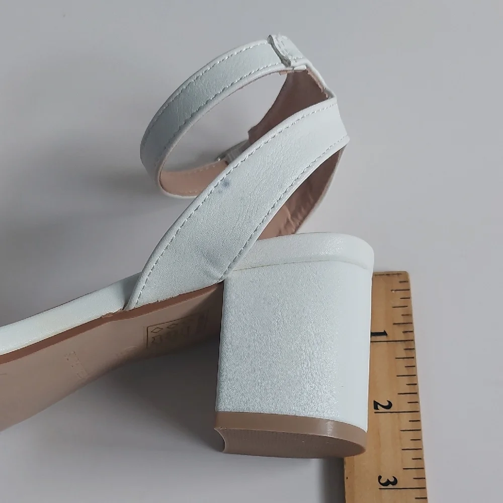 Dream Pairs Gils White Block Heels Size 5‎